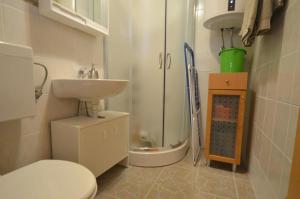 Kúpeľňa v ubytovaní Studio Apartment La Maison de Catherine