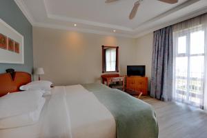Postel nebo postele na pokoji v ubytování Courtyard Hotel Gqeberha