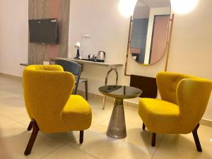 TV a/nebo společenská místnost v ubytování Le Prestige Residency