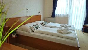 Postel nebo postele na pokoji v ubytování König Hotel