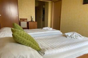 Postel nebo postele na pokoji v ubytování König Hotel
