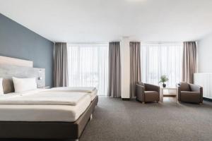 Postel nebo postele na pokoji v ubytování PANORAMA HOTEL in Neustadt an der Weinstraße
