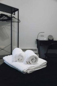 Ένα ή περισσότερα κρεβάτια σε δωμάτιο στο Luxury 2 Bedroom Apartment near Stratford Station for Corporate and Group Stays +54 φωτογραφίες