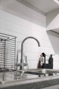 Η κουζίνα ή μικρή κουζίνα στο Luxury 2 Bedroom Apartment near Stratford Station for Corporate and Group Stays