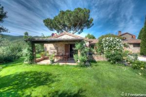 an exterior view of a house with a yard at Fontanaro Farm and Culinary School in Paciano
