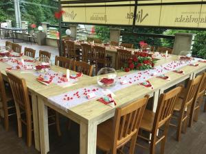 Reštaurácia alebo iné gastronomické zariadenie v ubytovaní Penzion a restaurace Zlatovláska u zámku Červená Lhota