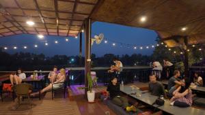 Hosté ubytování Funny Riverside Backpackers + 37 fotografií