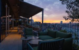 Posezení v ubytování Hotel VIU Milan, a Member of Design Hotels