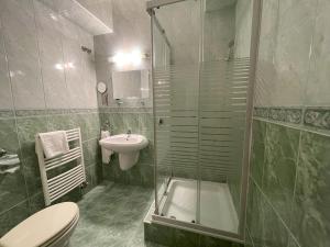 Koupelna v ubytování König Hotel + 10 fotografií