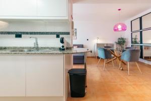 Kuchyň nebo kuchyňský kout v ubytování Renteando Albir Apartments