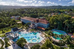 Bassein majutusasutuses Sandals Ochi Beach All Inclusive Resort - Couples Only või selle lähedal