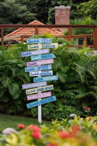 Aed väljaspool majutusasutust Sandals Ochi Beach All Inclusive Resort - Couples Only