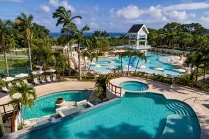 Bassein majutusasutuses Sandals Ochi Beach All Inclusive Resort - Couples Only või selle lähedal