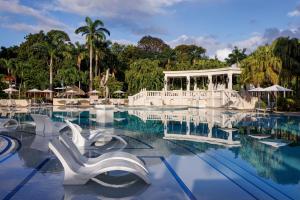 Bassein majutusasutuses Sandals Ochi Beach All Inclusive Resort - Couples Only või selle lähedal