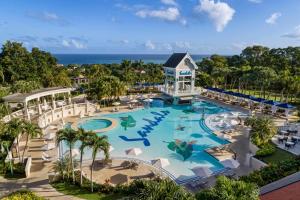 Bassein majutusasutuses Sandals Ochi Beach All Inclusive Resort - Couples Only või selle lähedal