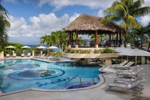 Bassein majutusasutuses Sandals Ochi Beach All Inclusive Resort - Couples Only või selle lähedal