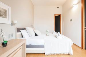 A bed or beds in a room at Wonderful Brera flat