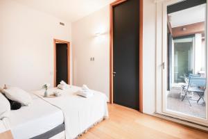 A bed or beds in a room at Wonderful Brera flat