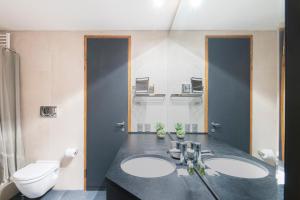 A bathroom at Wonderful Brera flat