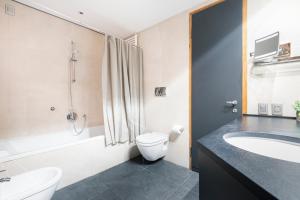 Kúpeľňa v ubytovaní Wonderful Brera flat + 24 fotografií