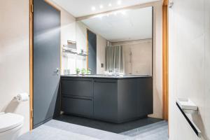 A bathroom at Wonderful Brera flat