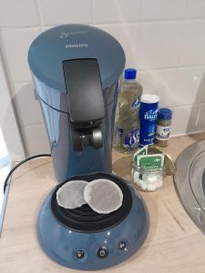 Tetera y cafetera en Studio cosy la Théols à Issoudun