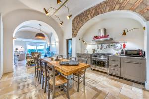 a kitchen with a table and chairs in a room at Villa Francesca in Capri