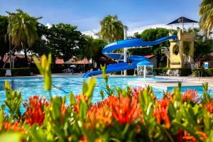 Bazén v ubytování Hotel Los Puentes Comfacundi nebo v jeho okolí