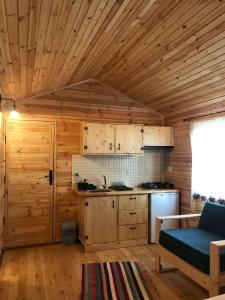 Kuchyň nebo kuchyňský kout v ubytování Suzi'nin Bahçesi Bungalov Evler