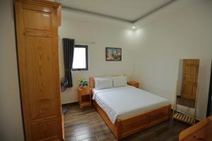 Postel nebo postele na pokoji v ubytování Arya Hotel Dalat