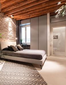 A seating area at OFFICINE CAVOUR Piazza Cavour