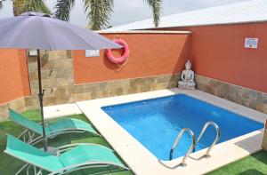 Bazén v ubytování Chalet Sultan con piscina nebo v jeho okolí