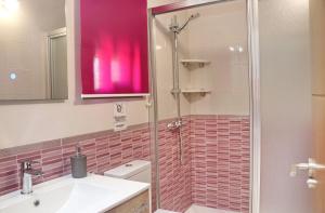 Łazienka w obiekcie Chalet Sultan con piscina