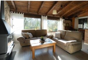 Część wypoczynkowa w obiekcie El Manantial Del Fresno Casas Rurales En Hervás - Piscina - Desayunos - Barbacoa - Parking gratis