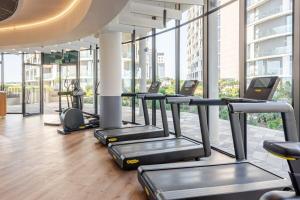 Fitness centrum a/nebo fitness zařízení v ubytování Cozy Stay at The Ellipse Waterfall