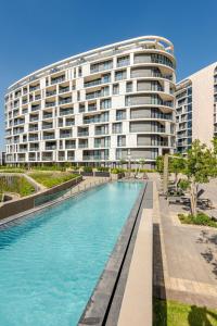 Bazén v ubytování Cozy Stay at The Ellipse Waterfall nebo v jeho okolí