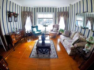 a living room with a couch and a table at Blue Gables Bed and Breakfast in Niagara Falls