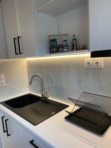 Kuchyň nebo kuchyňský kout v ubytování Pool Guesthouse
