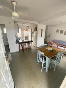 a kitchen and dining room with a table and chairs at Sobrado Veneza Caiobá 2 Quartos in Matinhos +8 photos