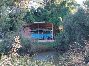 Φυσικό τοπίο κοντά σε οργανωμένο κάμπινγκ +10 φωτογραφίες