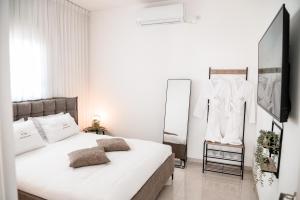 Postel nebo postele na pokoji v ubytování NYA Boutique Suite