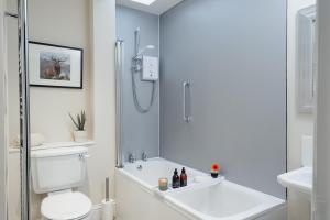 Koupelna v ubytování The Old Smithy - Seasgair Lodges