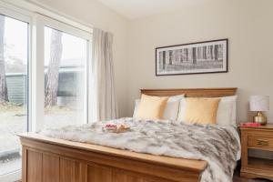 Postel nebo postele na pokoji v ubytování The Old Smithy - Seasgair Lodges