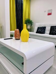 a table with a yellow vase sitting on top of it at San Francisco Luxury Prestige 1 in Juticalpa
