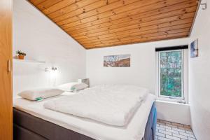 Ένα ή περισσότερα κρεβάτια σε δωμάτιο στο Spacious And Inviting Pool House With Spa, Sauna, Rooftop Terrace And Room For The Whole Family Just 300 Metres From The Water And Close To +19 φωτογραφίες