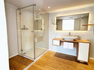 Ένα μπάνιο στο Pier 17 im Pierspeicher +4 φωτογραφίες