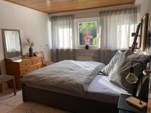 Ένα ή περισσότερα κρεβάτια σε δωμάτιο στο Apartment100 qm mit Garten +4 φωτογραφίες