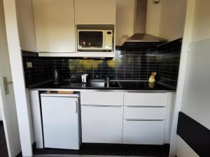 Cucina o angolo cottura di AS21549 - Studio lumineux vue mer avec piscine et parking commun