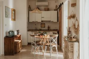 A kitchen or kitchenette at Casa Tua - Sea View Onda Még 27 kép