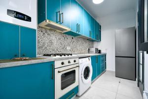 Η κουζίνα ή μικρή κουζίνα στο PAONI Apartment & Studio by Solid Residence Butoaie Mamaia +16 φωτογραφίες